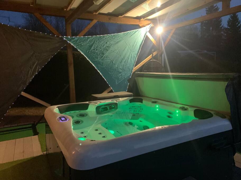 Corcieux Chalet 2 Personnes Avec Jacuzzi Et Piscine Saisonniere Partagee מראה חיצוני תמונה