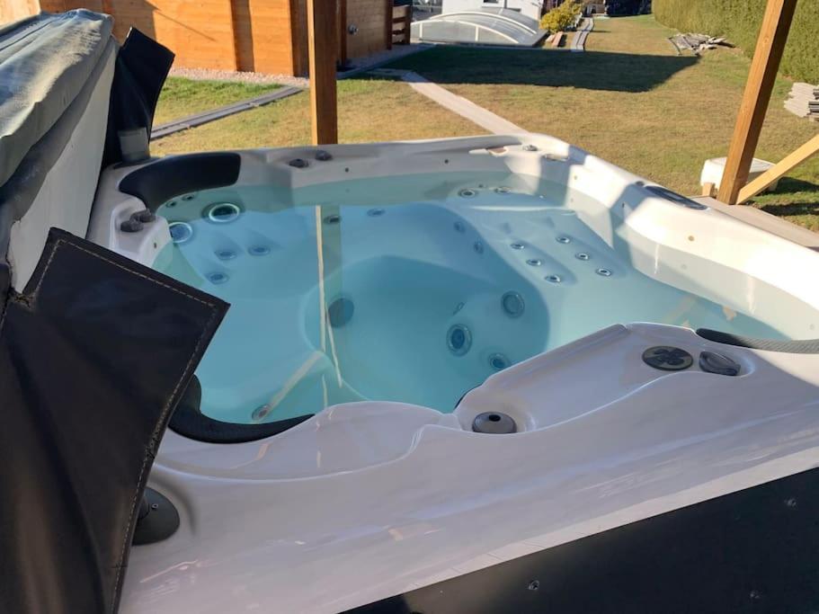Corcieux Chalet 2 Personnes Avec Jacuzzi Et Piscine Saisonniere Partagee מראה חיצוני תמונה