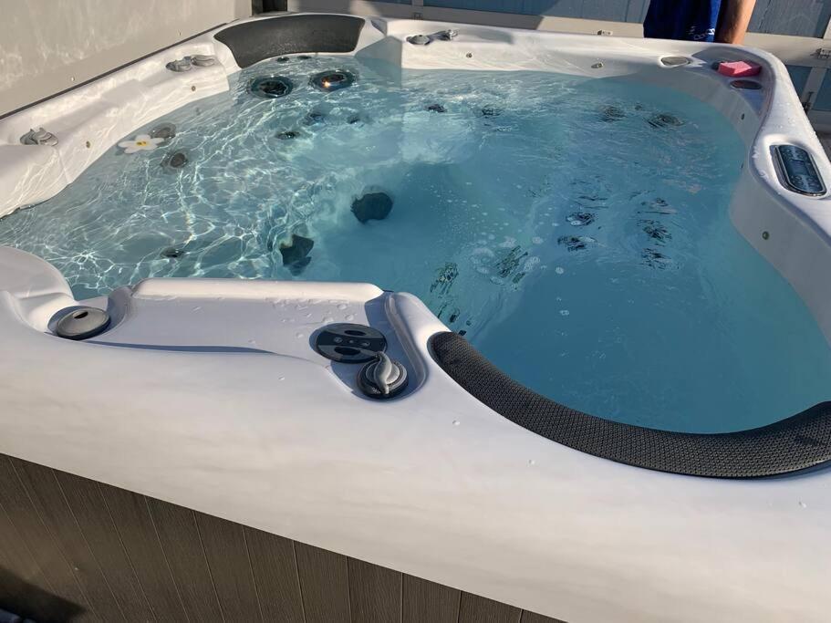 Corcieux Chalet 2 Personnes Avec Jacuzzi Et Piscine Saisonniere Partagee מראה חיצוני תמונה