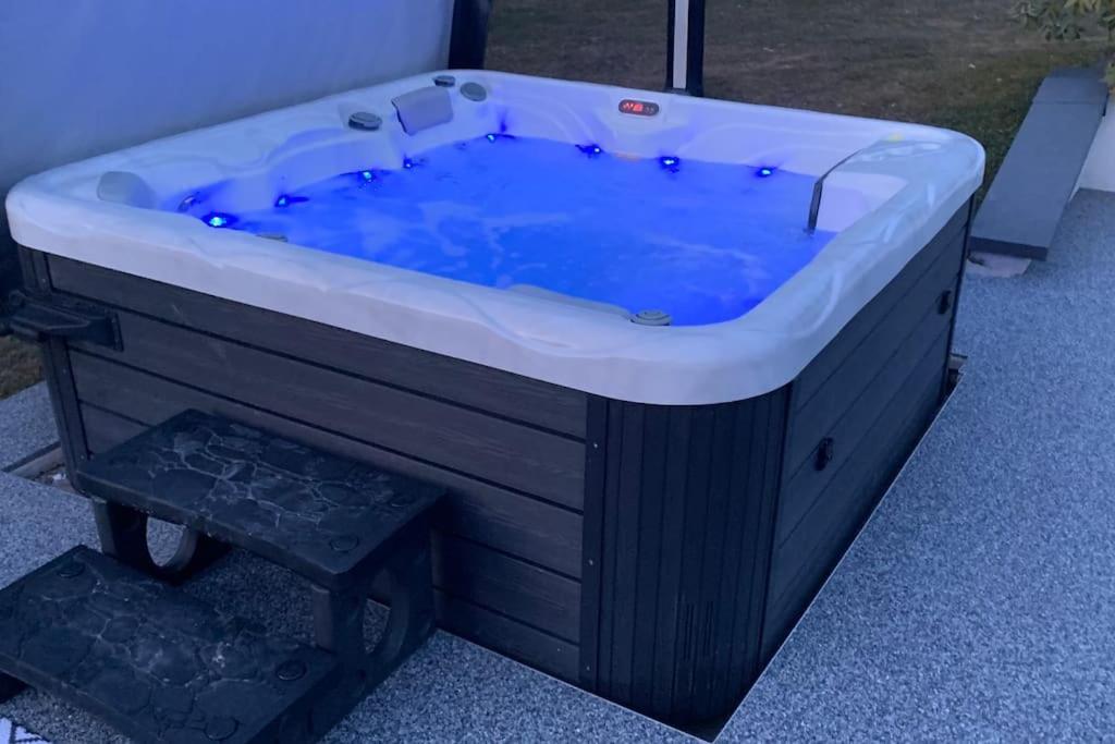 Corcieux Chalet 2 Personnes Avec Jacuzzi Et Piscine Saisonniere Partagee מראה חיצוני תמונה